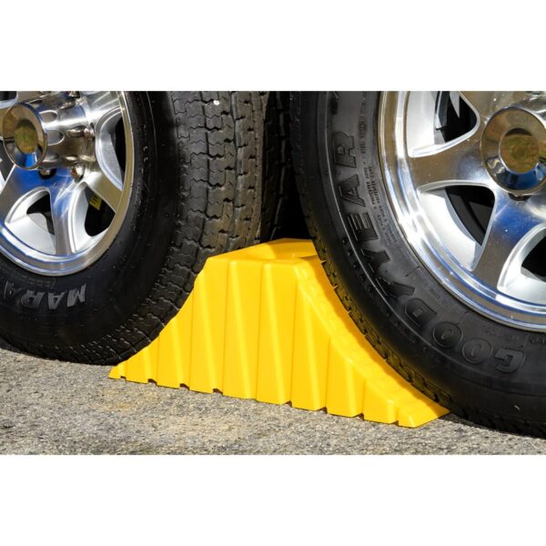 Camco 44435 Wheel Chock - Image 12